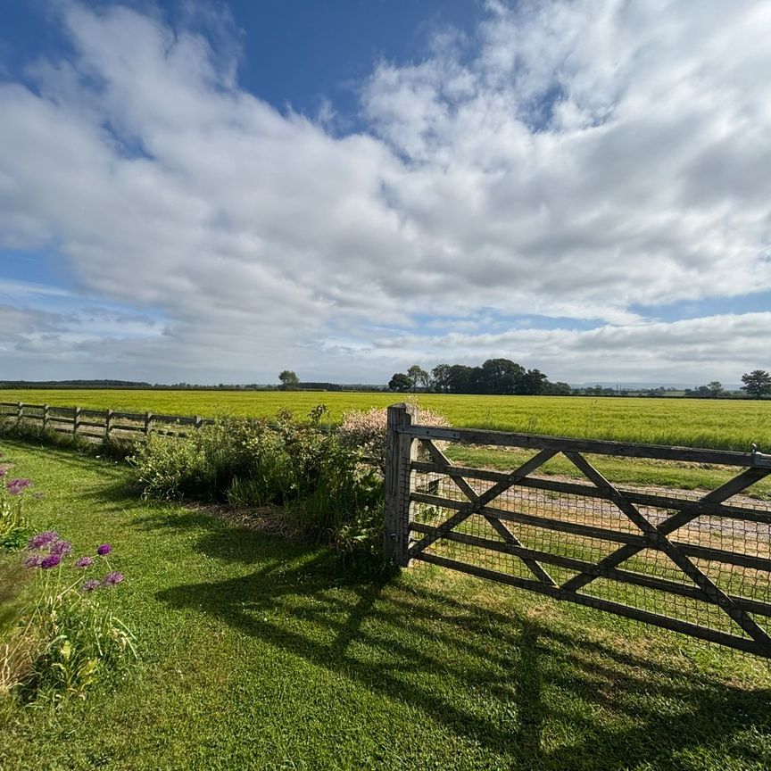 4 bedroom barn conversion to rent - Photo 1