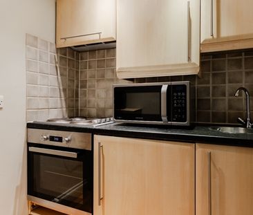 Studio Flat, Fairhazel Gardens, NW6 - Photo 1