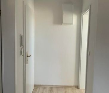 Gut gewohnt zum kleinen Preis! Bezugsfertige DG-Wohnung in Unser Fr... - Foto 1