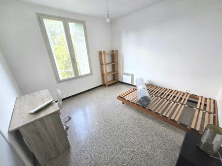 Location Appartement 5 pièces 87m² AIX EN PROVENCE 90ème - Photo 3