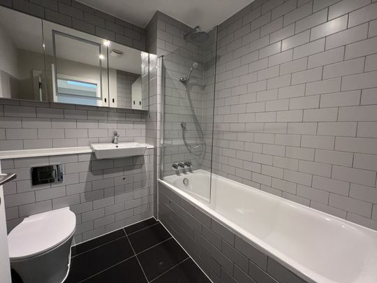 Murray Green, Woking, Surrey, GU21 - Photo 1