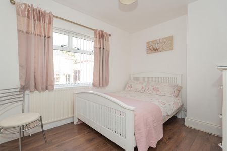 33 Serpentine Parade, Newtownabbey, BT36 7HD - Photo 5