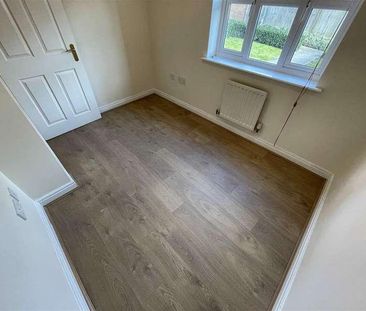 Recently Renovated Bedroom Bathroom Ground Floor Apartment - Mill H... - Photo 5