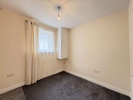 2 bedroom ground floor flat to rent - Photo 2