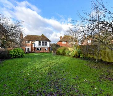 Well presented family home with a spacious layout - Photo 1