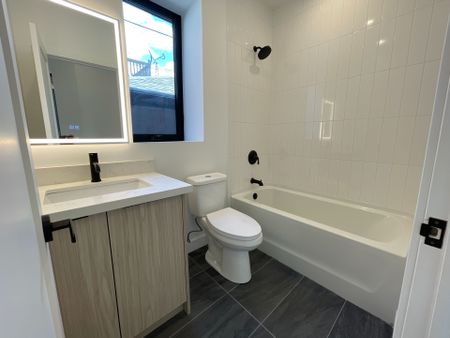 For Lease - 1821 Davenport Road Unit# Main, Toronto, Ontario - Photo 4