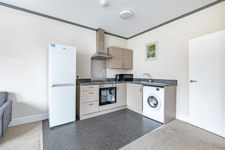 3 bedroom flat to rent - Photo 5