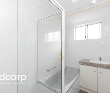 Spacious Family Living in a Prime Aberfoyle Park Location - Photo 4