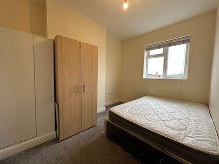 4 Bed Flat, London Road, SW16 - Photo 3