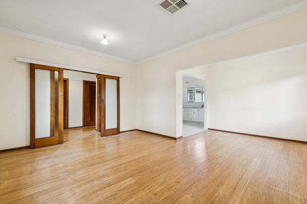 24 Lucknow St , MITCHAM - Photo 1