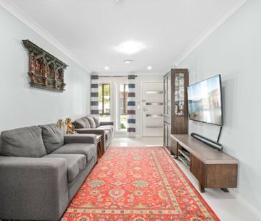 Well Presented 4 Bedroom Townhouse Close to Blacktown CBD! - Photo 5