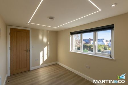 4 bedroom semi-detached house to rent - Photo 5