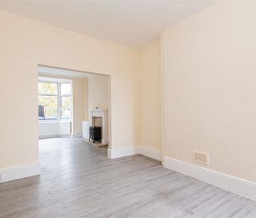 3 bed House - Mid Terrace To Let - Photo 3