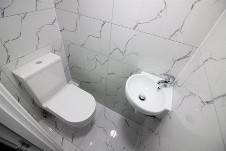 Goshawk Gardens, Hayes - Photo 5