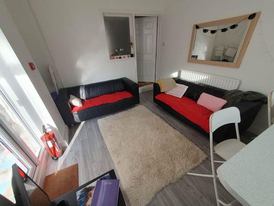 5 bedroom house to rent - Photo 1