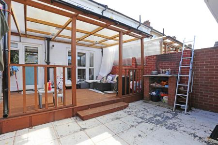 3 bedroom semi-detached house to rent - Photo 5