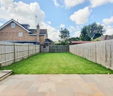 Picardy Close, Dobbs Weir, Hoddesdon - Photo 3