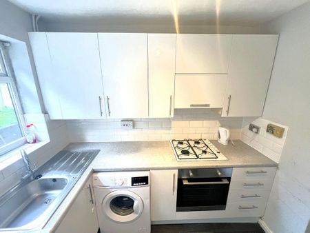 3 bedroom terraced house to rent - Photo 5