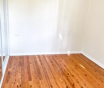 Beautiful Home, Close to Public School! - Photo 2