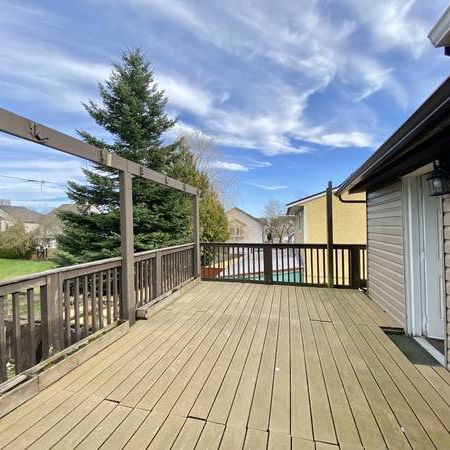 PET Friendly 3 Bedroom House with a beautiful open deck! - Photo 3