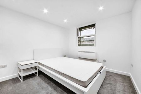 Newly refurbished, well presented three bedroom apartment close to Battersea Park - Photo 5