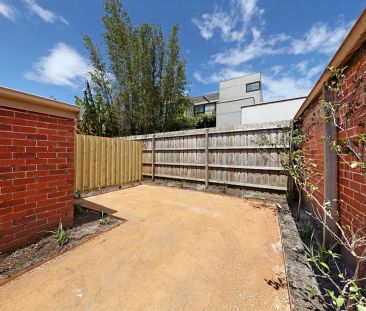 Period Home with rear courtyard! - Photo 6