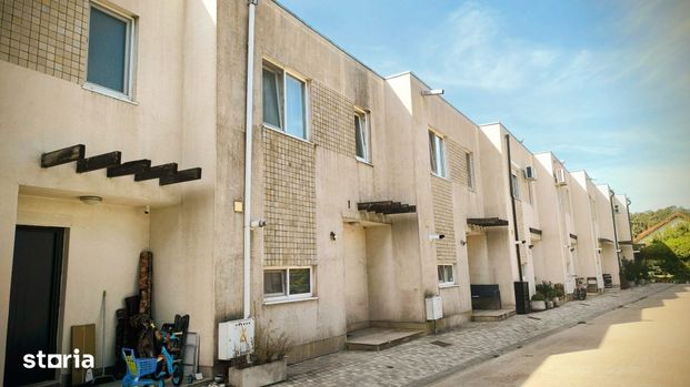 Pipera: Vila cu 3 camere, 3 bai si curte proprie ! - Photo 1