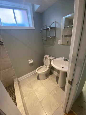 For Lease - 34 Violet Street Unit# Lower, Barrie, Ontario - Photo 4