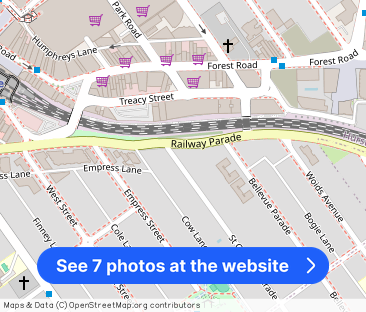 “Convenient & Comfortable Townhouse in Prime Location” - Photo 1