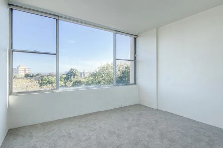 Modern apartment with amazing accessibility - Photo 2