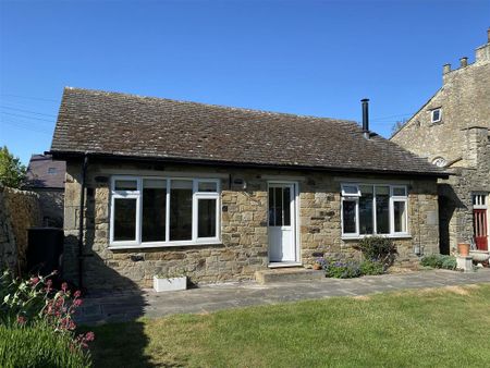 2 bedroom detached bungalow to rent - Photo 2