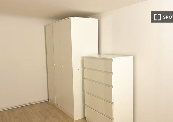 genoa, Liguria 16124