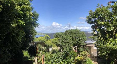 Fully furnished multi-level home - Photo 4