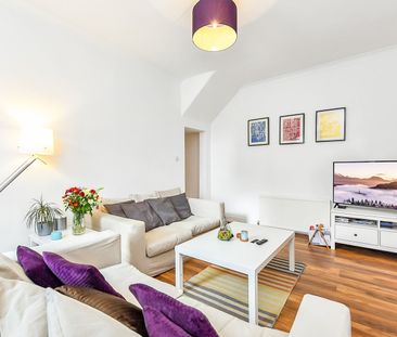 2 Bed Flat, Franciscan Road, SW17 - Photo 1