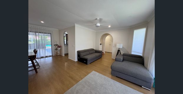 HOPE ISLAND - FAMILY HOME WITH POOL - Photo 1