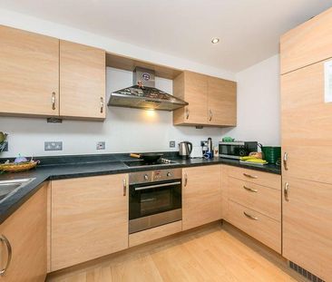 2 bedroom flat to rent - Photo 4