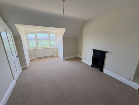 High Street, Lee-On-The-Solent, Hampshire, PO13 - Photo 3