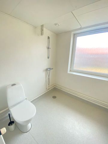 Lysfyldt 3-værelses lejlighed med moderne komfort - Photo 3