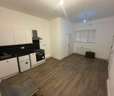 Studio Flat, Courthill Road, SE13 - Photo 2