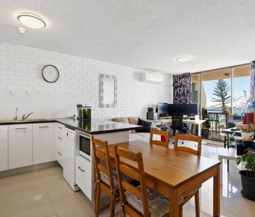 Beachside Living on Alexandra Parade — Neat, Modern & Perfectly Pos... - Photo 5