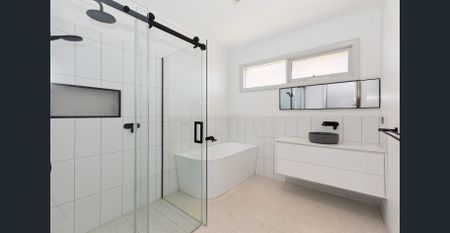 Spacious Family Living in Jackass Flat - Photo 3