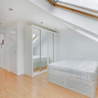 5 bedroom property to rent in London - Photo 1