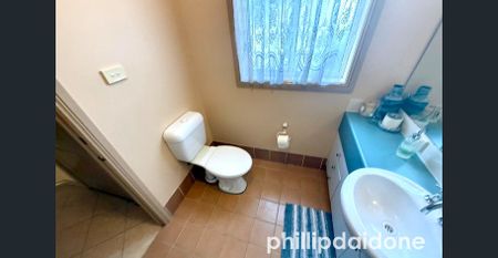 ULTRA-RARE HUGE FAMILY HOME - Photo 2