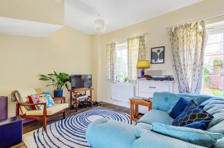 2 bedroom end of terrace house to rent - Photo 2