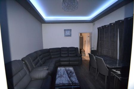 6 bedroom house to rent - Photo 2