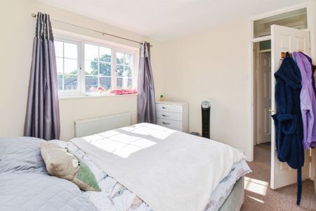James Close, CHIPPENHAM - Photo 5