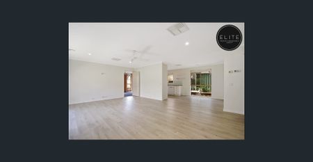 QUIET COURT LOCATION WITH BUNGALOW/WORKSHOP - Photo 3