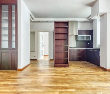 Na wynajem / 2 pokoje / Saska Kępa / bez mebli - Zdjęcie 2