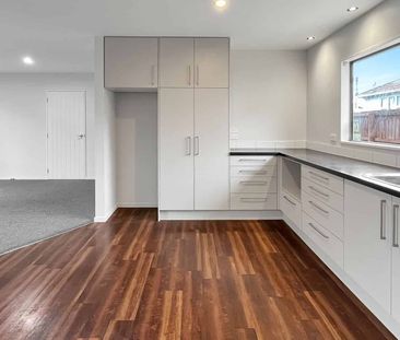 SPREYDON - 4 BEDROOM, 2 BATHROOM TOWNHOUSE, DOUBLE GARAGE - Photo 3