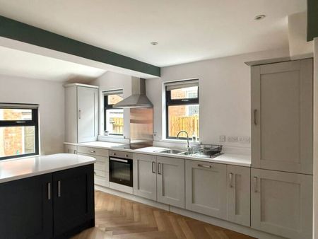 Part Furnished 2 bedroom semi detached - Photo 5